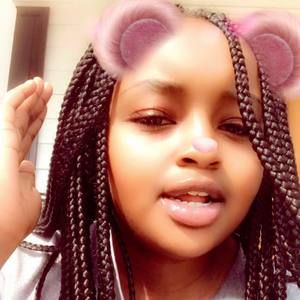 Meet your Posher, Alexis